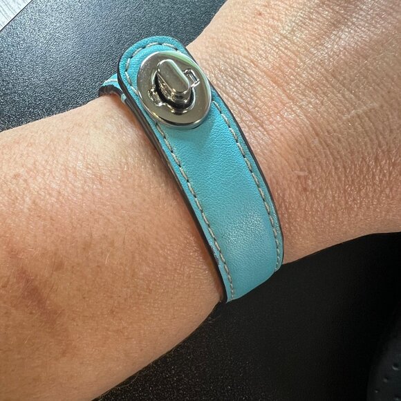 Authentic Coach Leather Turnlock Bracelet – Teal Blue - Picture 4 of 5